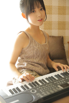 女生泳衣遮肚子